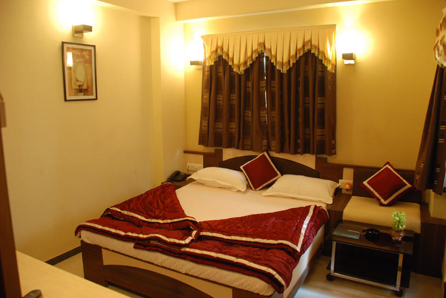 Capital O 978 Marshall The Hotel Ahmedabad Ruang foto