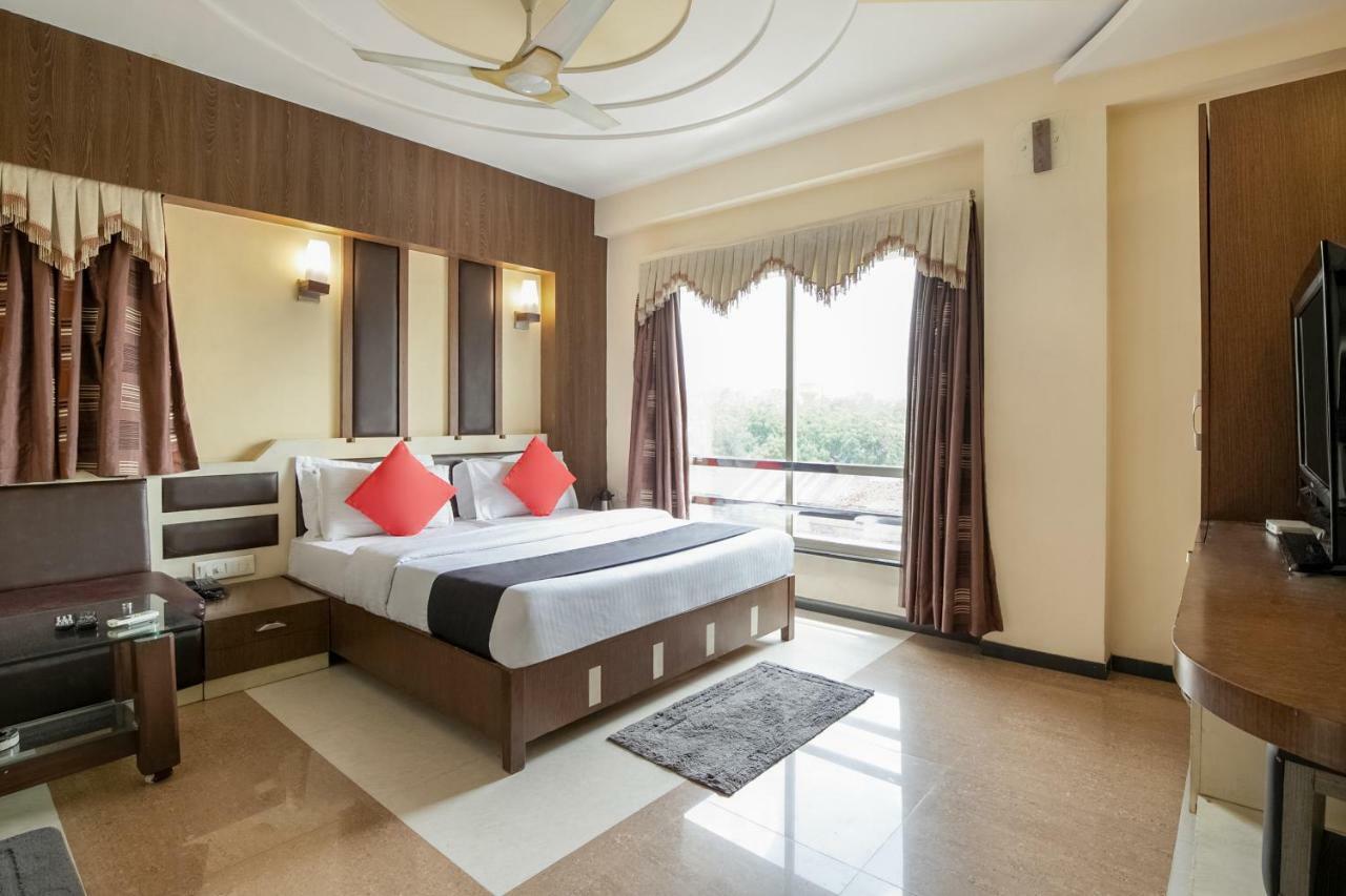 Capital O 978 Marshall The Hotel Ahmedabad Bagian luar foto