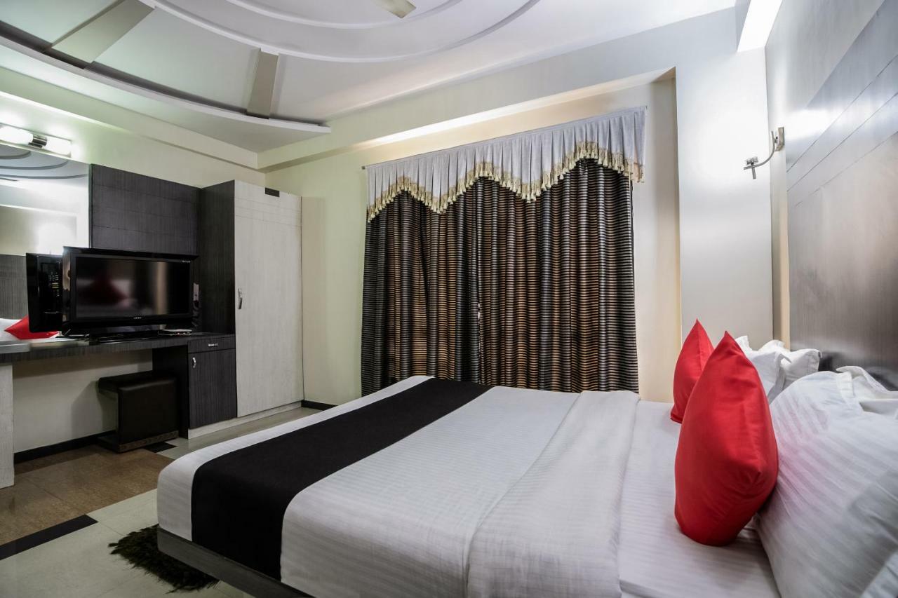 Capital O 978 Marshall The Hotel Ahmedabad Bagian luar foto