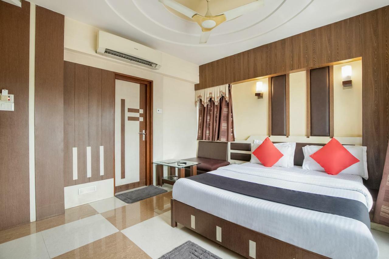 Capital O 978 Marshall The Hotel Ahmedabad Bagian luar foto