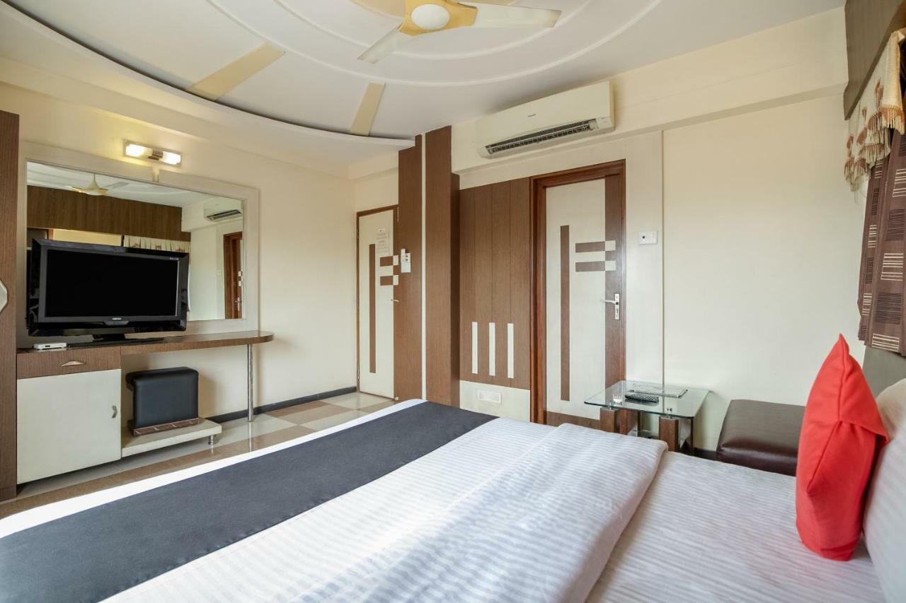 Capital O 978 Marshall The Hotel Ahmedabad Bagian luar foto