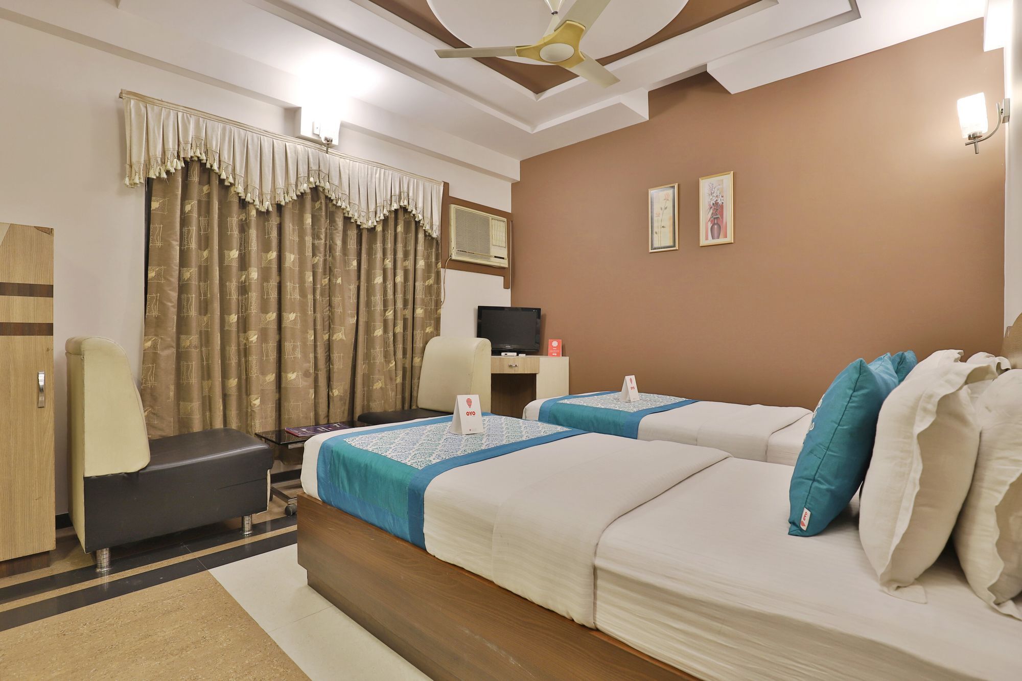 Capital O 978 Marshall The Hotel Ahmedabad Bagian luar foto