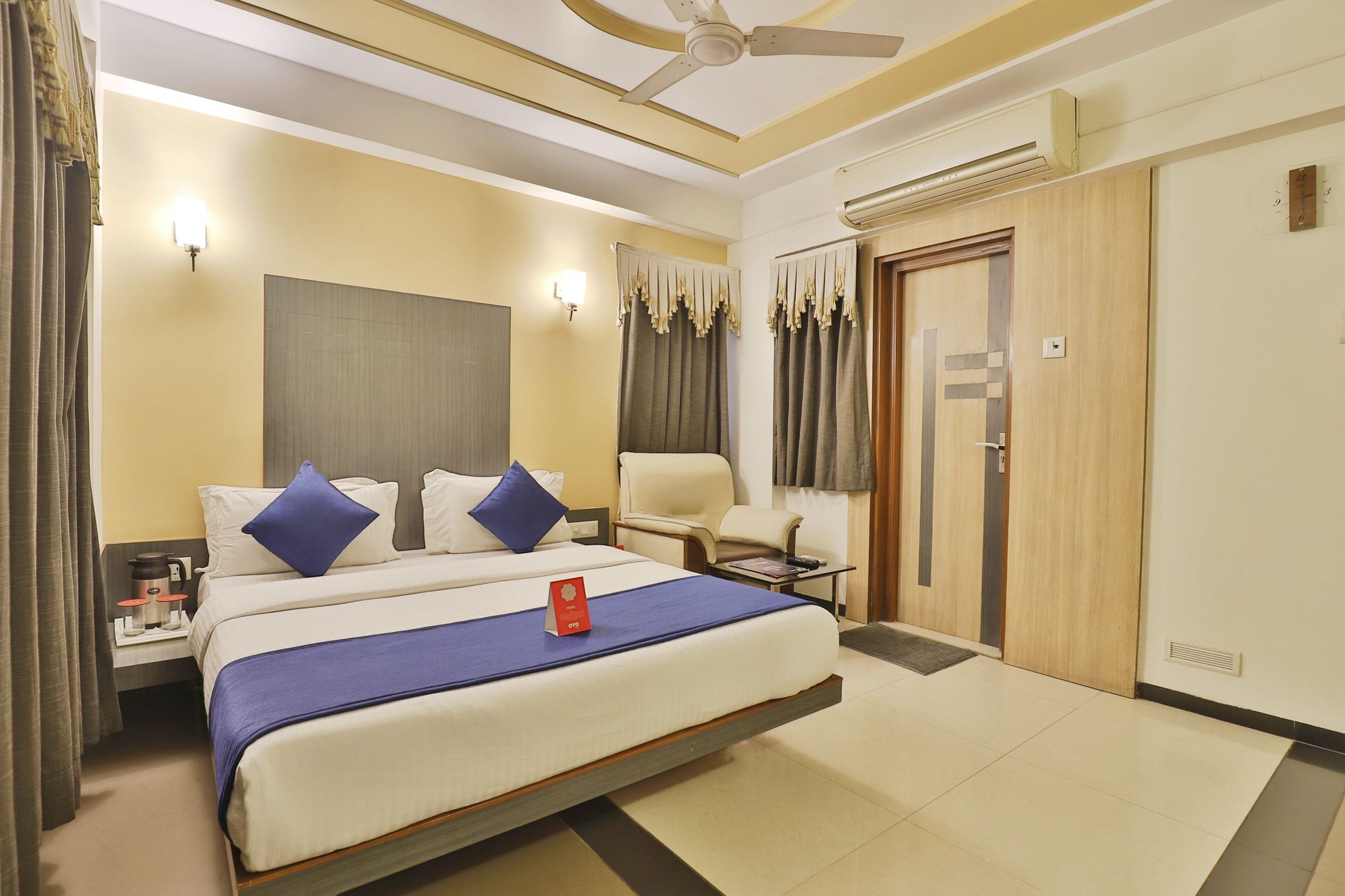 Capital O 978 Marshall The Hotel Ahmedabad Bagian luar foto